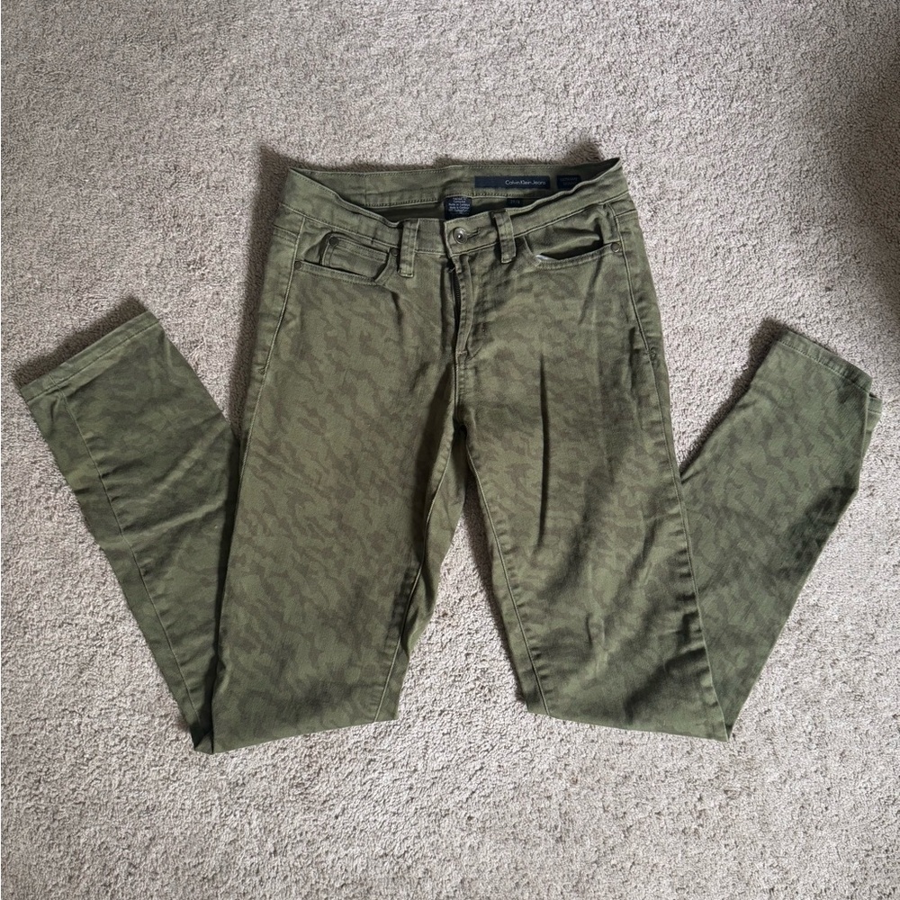 Calvin Klein Women’s 29/8 Ultimate Skinny Olive Green Army Camo Pattern Jeans